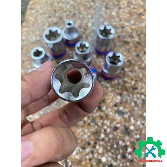 Tuýp E trắng ngắn chân cấm 1/2" Kingtony 4375M, kích thước lẽ E8-E24 