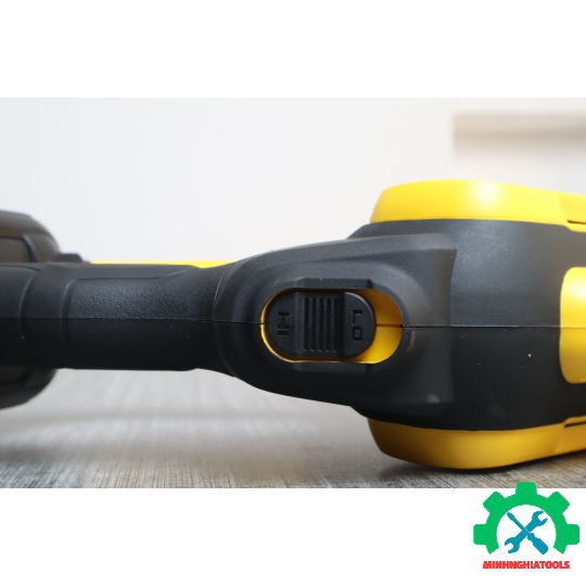 Máy rửa xe cầm tay dùng Pin 20V Max DeWalt DCPW550B (Chưa Pin & Sạc)