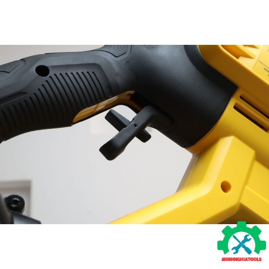 Máy rửa xe cầm tay dùng Pin 20V Max DeWalt DCPW550B (Chưa Pin & Sạc)