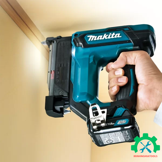 Súng bắn đinh dùng pin 40V Makita ST002GZ (Chưa Pin & Sạc)