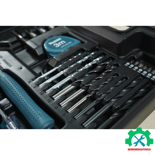 Máy khoan búa ( 16mm ) 26 phụ kiện Makita M8100KX2B 710W
