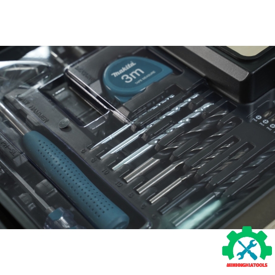 Máy khoan búa ( 13mm ) 26 phụ kiện Makita M8103KX2B