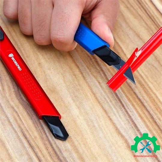 Dao rọc giấy bằng nhôm, chiều rộng lưỡi dao 9mm Workpro - WP212012 