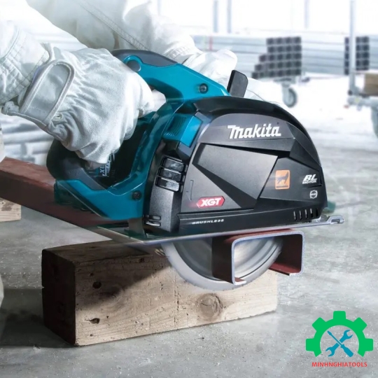 Máy cắt kim loại dùng pin (185MM/BL)(40VMAX) Makita CS002GZ01 (Chưa Pin & Sạc) 