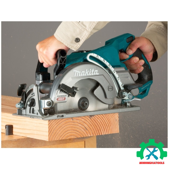 Máy cưa đĩa dùng pin 40V max Makita RS001GZ 