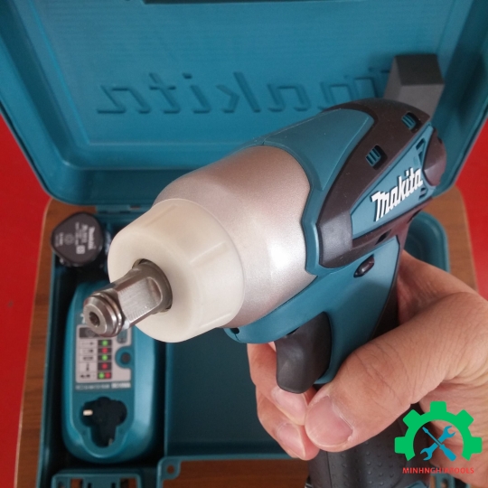 Máy siết bu lông chạy pin Makita TW100DWE  ( 9.5MM - 10.8V )