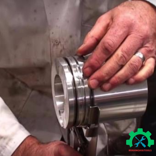 Kìm vô bạc piston  Licota 80- 120mm  ATA-0240A