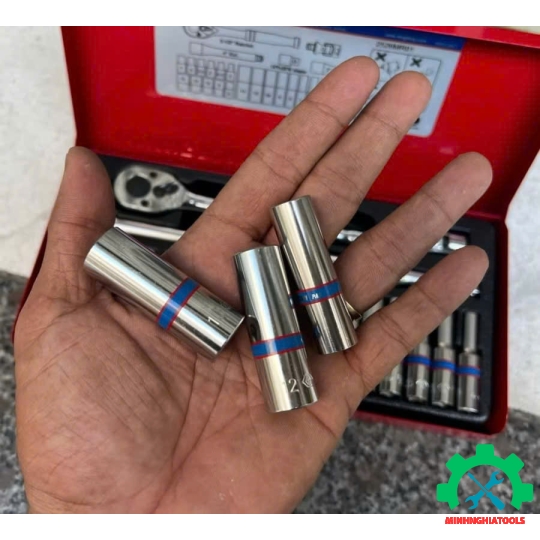Bộ tuýp 1/4 Kingtony 2526MR01 loại tuýp ngắn và tuýp dài có 26 chi tiết loại 6 cạnh 